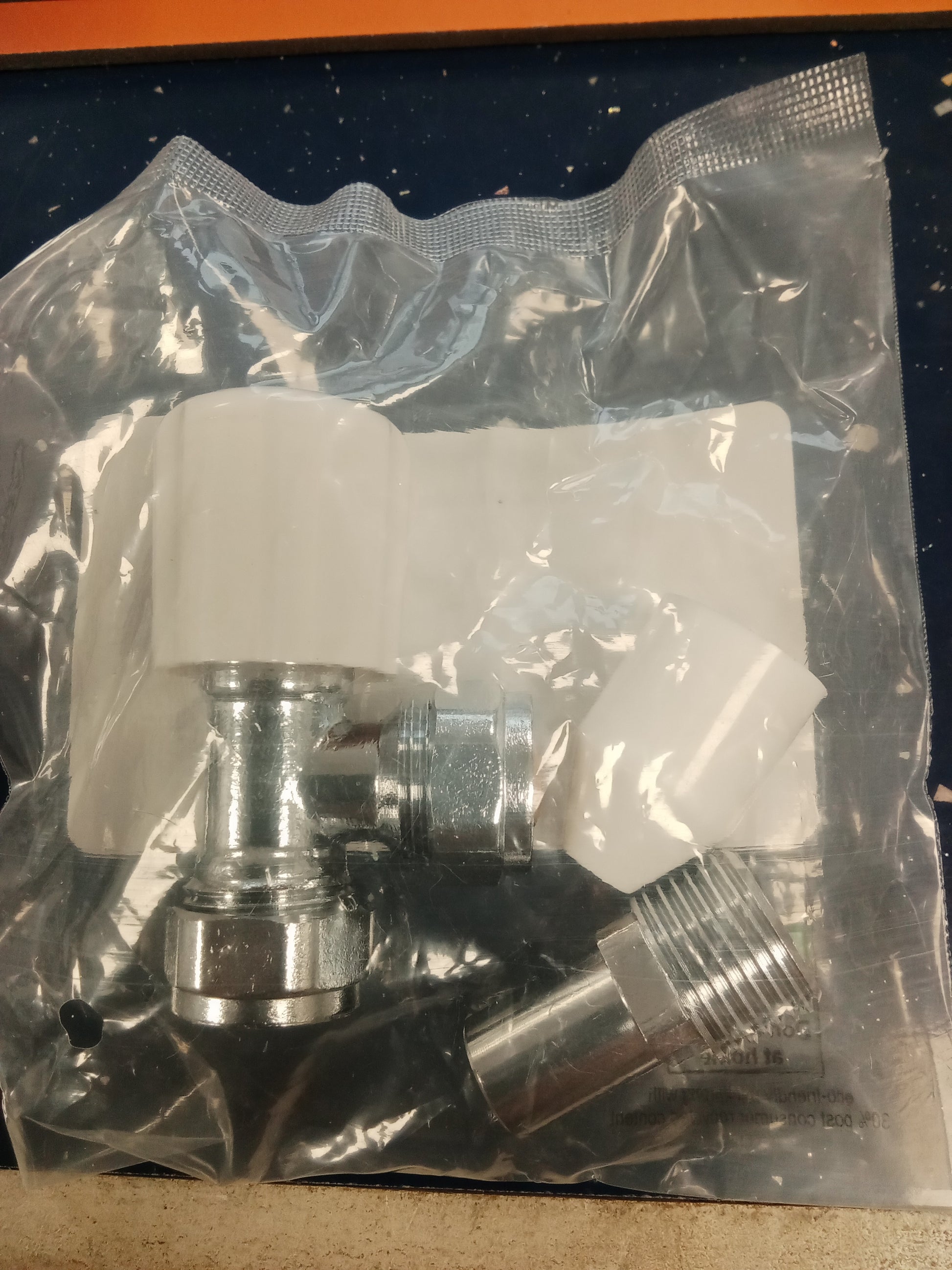 Angle radiator valve 15mm - with 1/2
